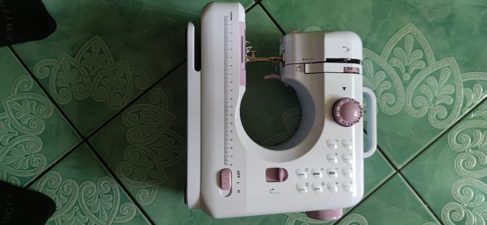 masina de cusut electrica