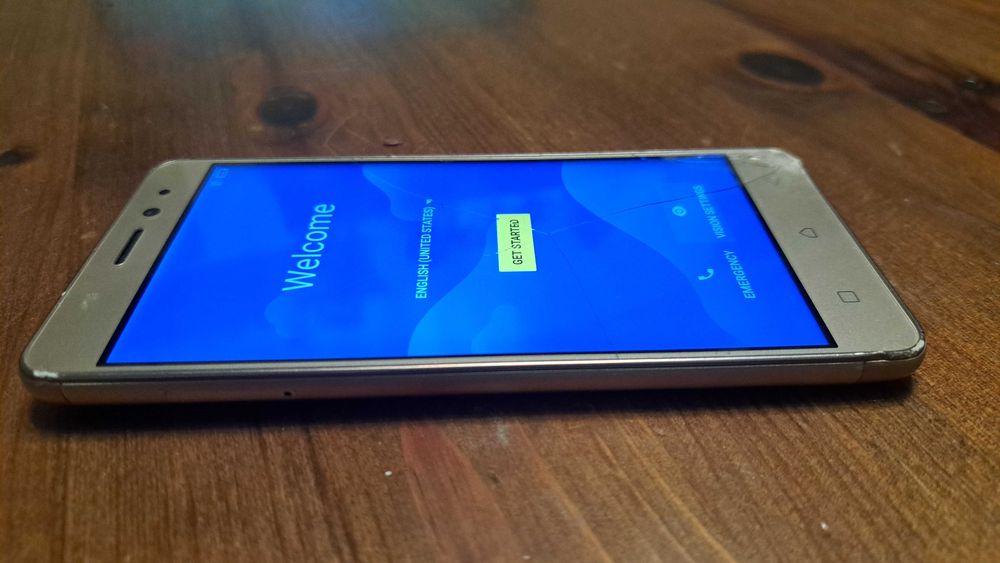 GSM Lenovo K6 с пукнат дисплей