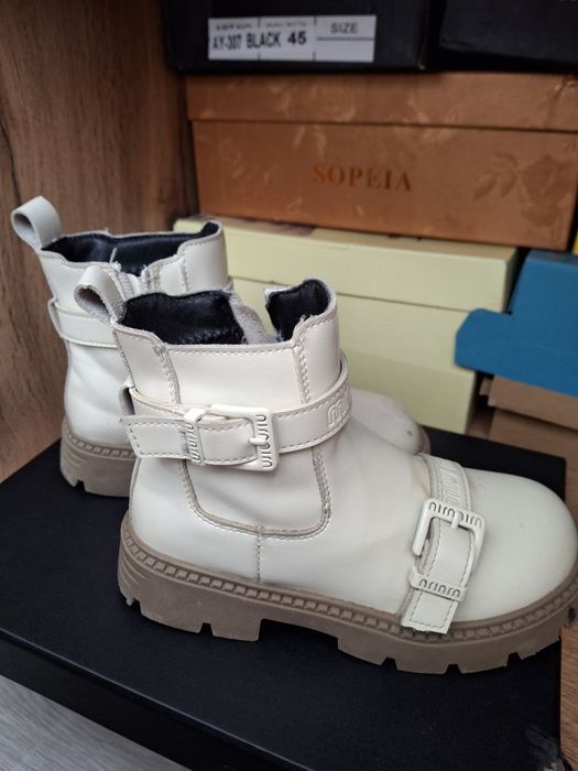 Продам обувь весенний девочке