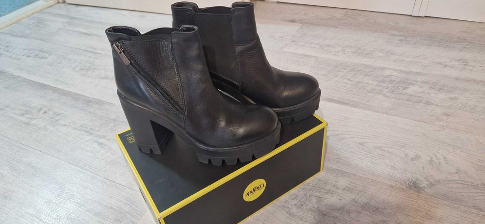 Ghete dama, piele naturala, stare foarte buna