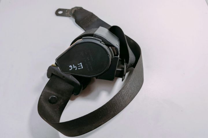 Centura de siguranta  dreapta fata 566244601 / 8207956 BMW Seria 3 E4