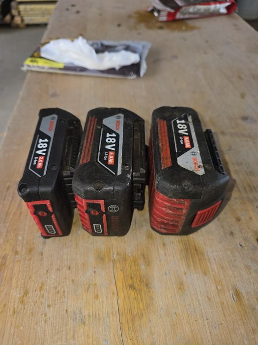 Set 3 baterii Bosch Professional 18V Li-Ion – 2x 5.0Ah + 1x 2.0Ah – functionale