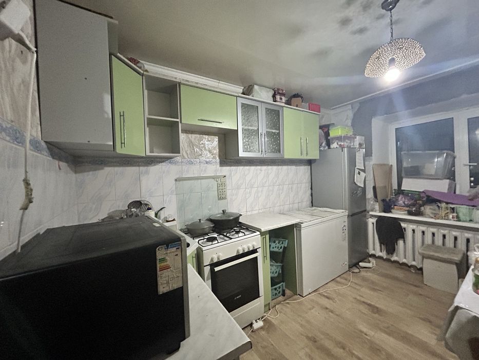 Кухонный гарнитур и духовка