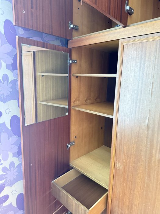 Шкаф для одежлы (шифоньер)