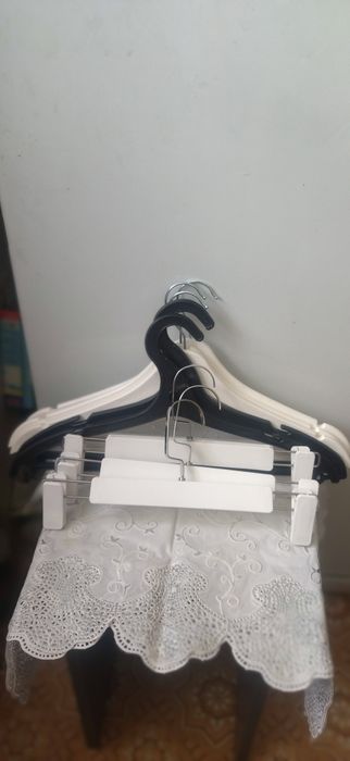 продам фирменные вешалки