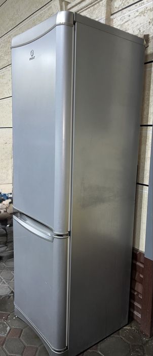 Холодильник Indesit