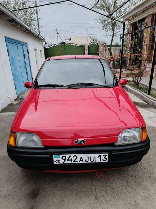 Автомобиль Ford fiesta