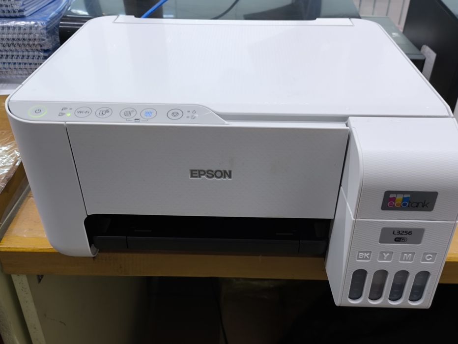 Продам цветной принтер epson