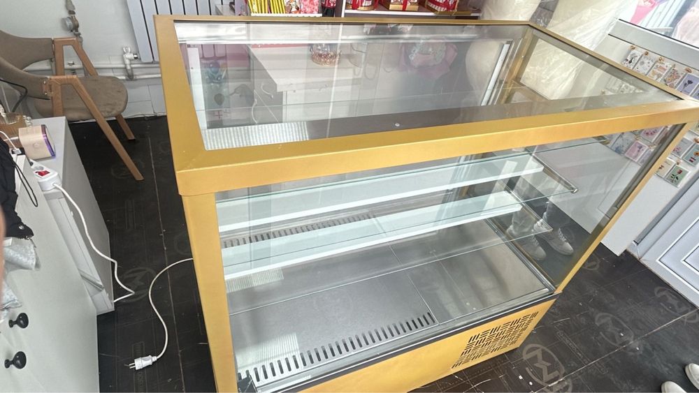 Ветрина холодильник