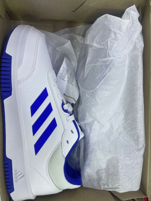 Продам новые кроссовки adidas original