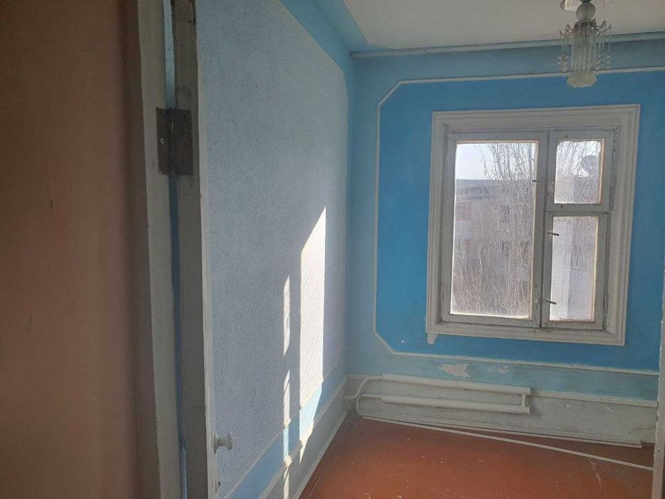 Guliston shahar 4-mavzeda 5 xonali uy sotiladi.