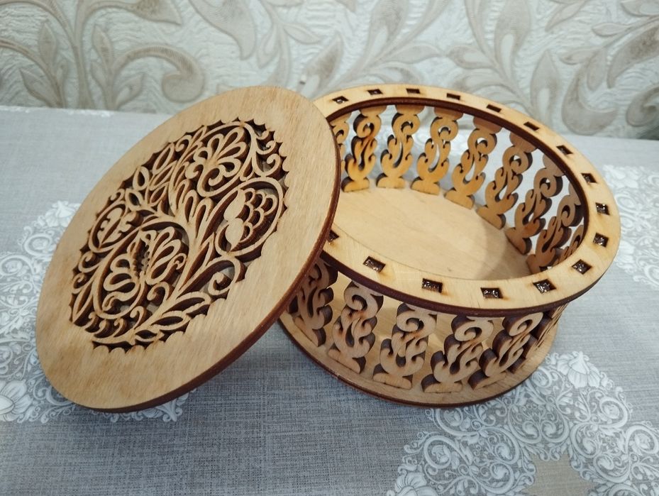 Шкатулка деревянная