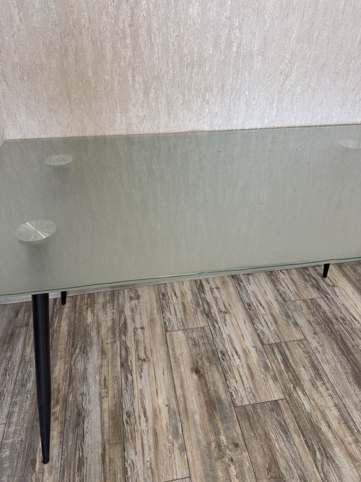 Стъклена маса с протектор