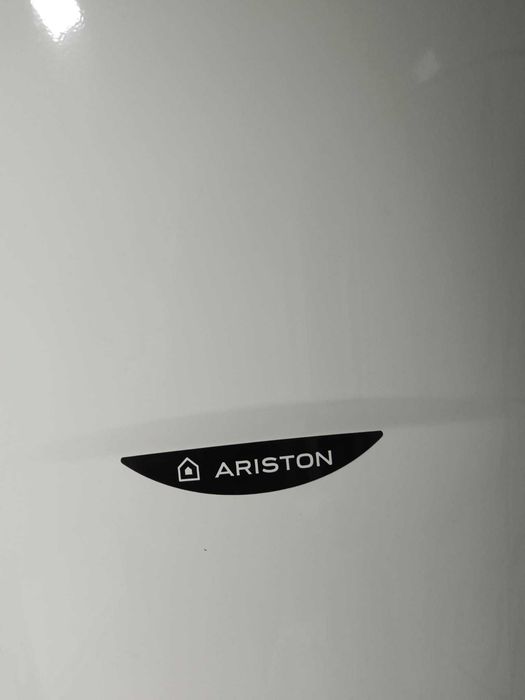 Boiler Scriere Boiler electric Ariston 100L în stare foarte bună