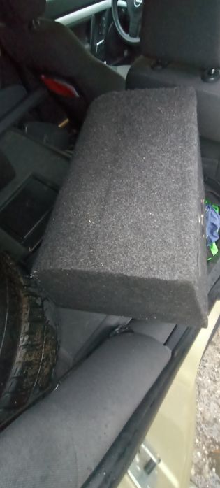 Vând subwoofere auto