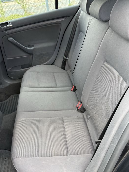 Volkswagen Golf 5•2005•1.6i•6+1 trepte•1999euro