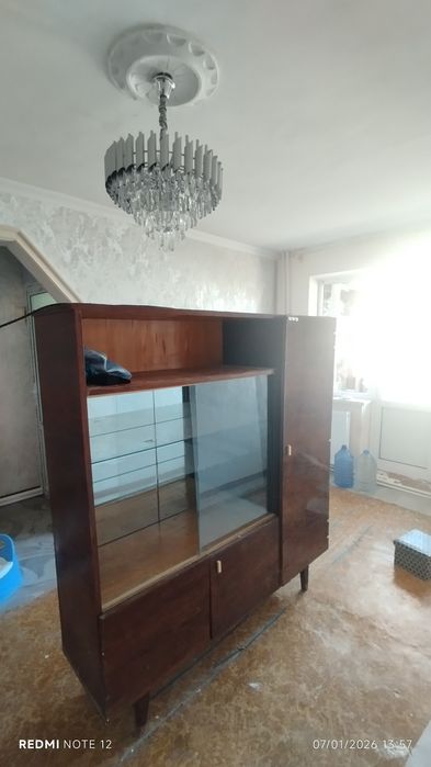 Narxi kelishiladi! Garnitur, Kitoblar, Uy jihozlari uchun shkaf sotila