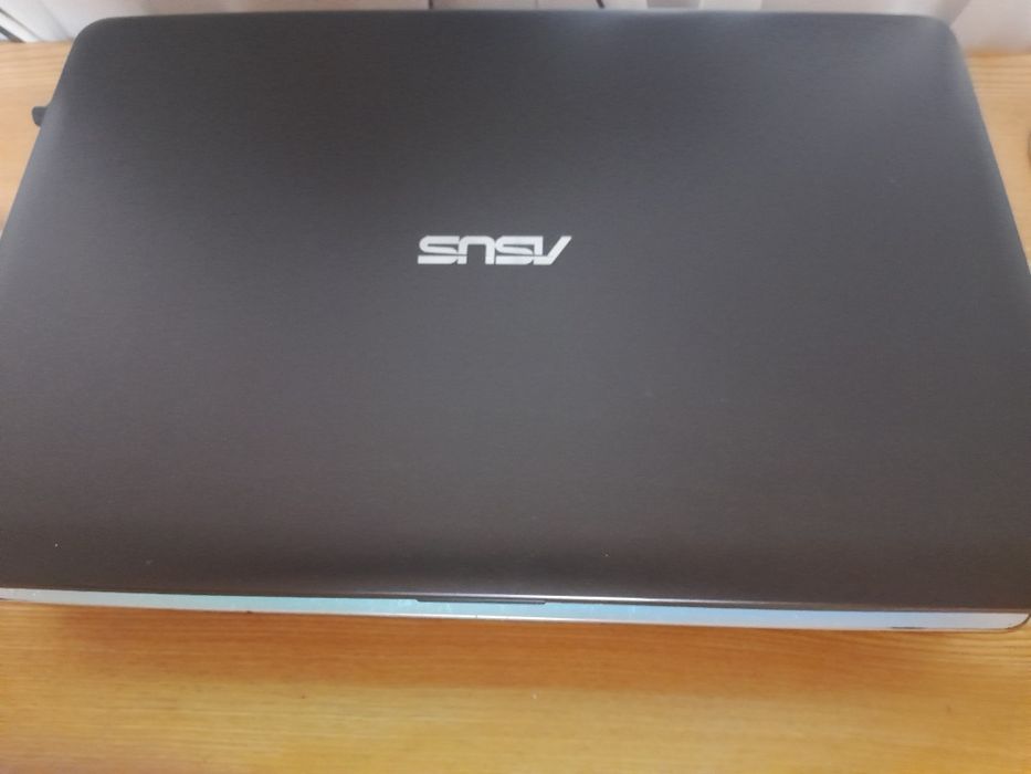 Laptop Asus light gaming and office