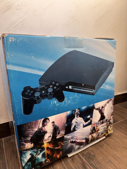 плейстейшън 3 slim + 2 джойстика