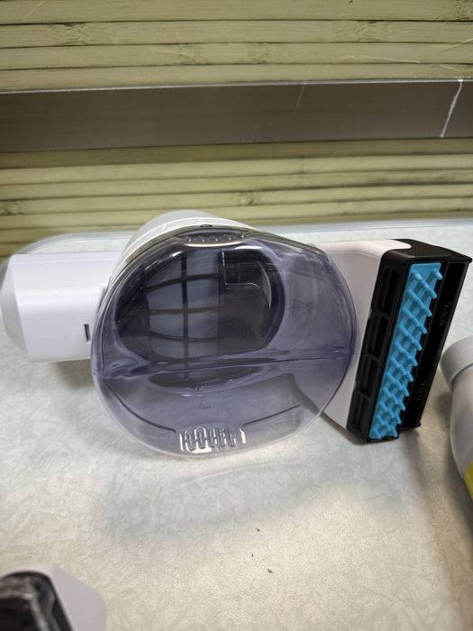 Преносима прахосмукачка за килими и тапицерии Shark StainStriker