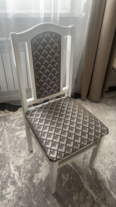 Стулья из дерева белые