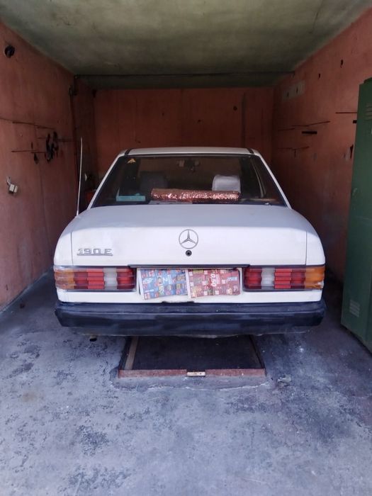 Продавам гараж 26.43 кв.м. (бл. 40), гр. Казанлък, ж.к. Изток