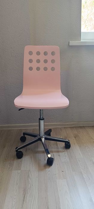 Стол Икеа за бюро