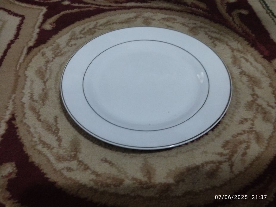 Чойнак, пиёла, коса. Оқ идишлар тўплами