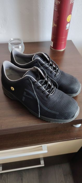 bocanci cu bombeu nr 42/ pret per pereche/ESD