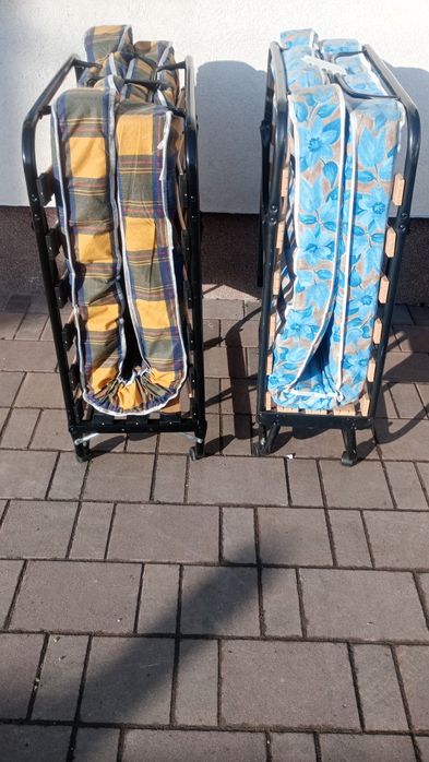 Pat pliant  cadrul metalic saltea din spuma 10 cm