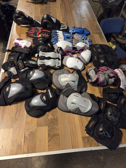 Голям ЛОТ спортни протектори и ръкавици