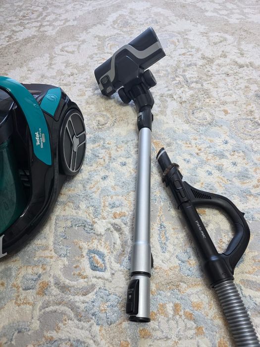 Пылесос Tefal Silence Force Cyclonic, зелёный.