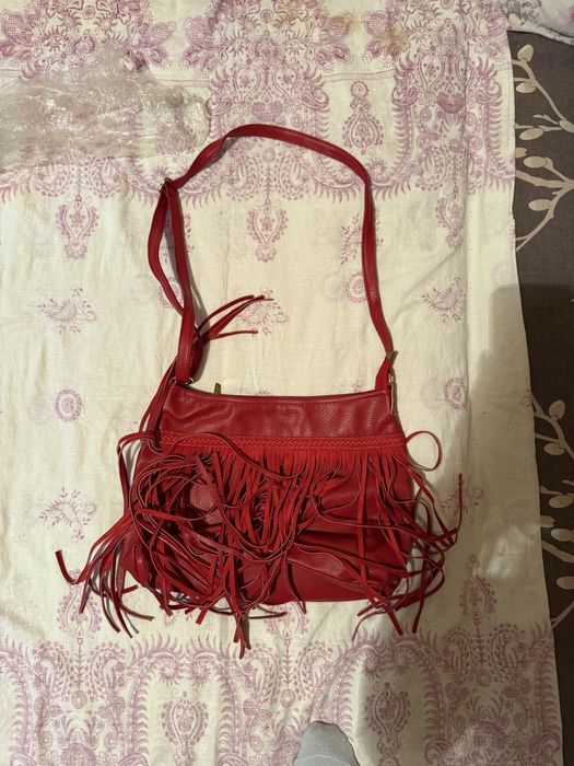 Веши есть как б/у и новые отдам недорого