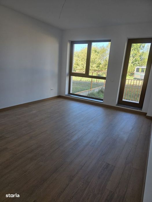Apartament cu 2 camere , grădină 190mp + parcare