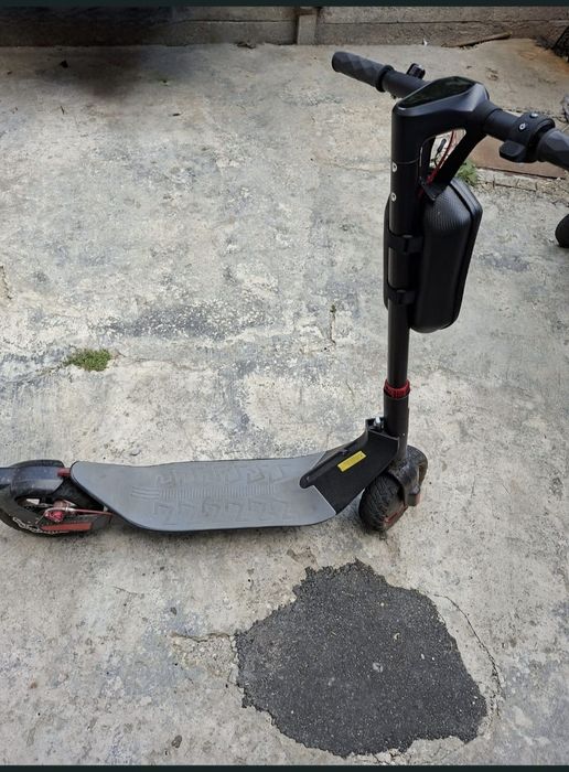 Vând trotineta electrica