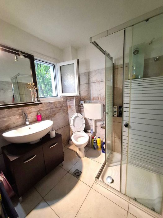 Продават се два апартамента по 50 м2 с общ двор 360 м2 в Аспровалта, Гърция