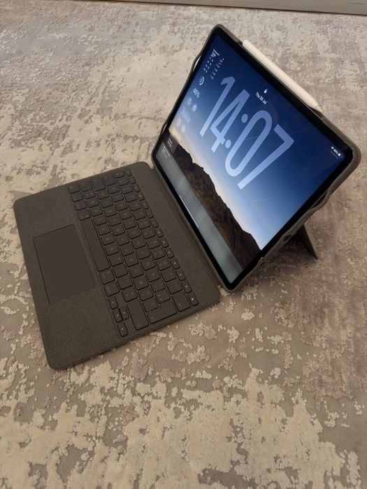 iPad Pro 12.9” 5th Gen (M1) Cellular + Apple Pencil Gen. 2 + Logitech Combo Touch