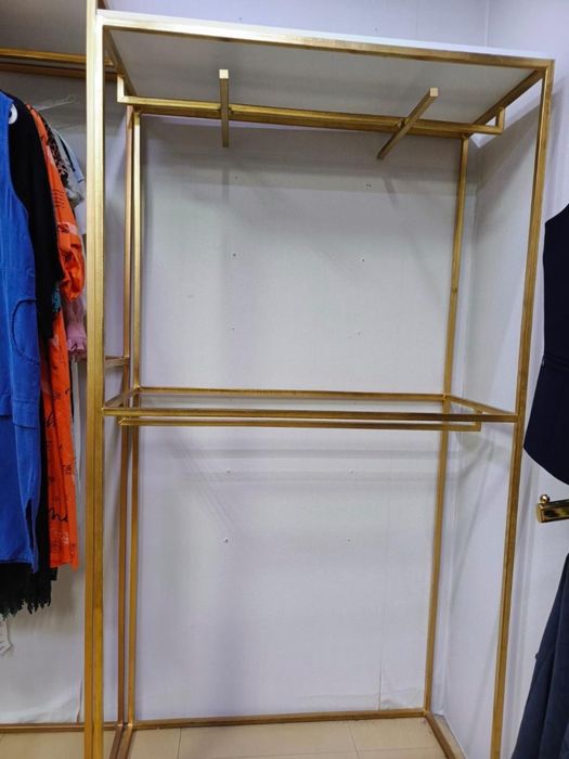 Продаются ветрины для одежды