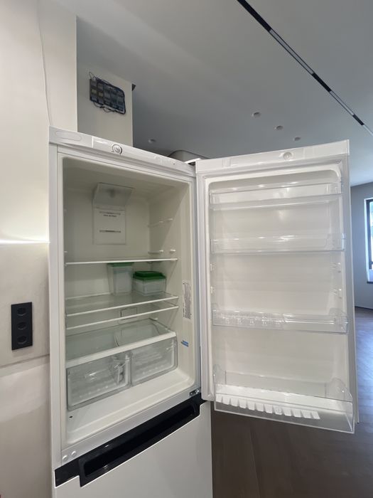 Indesit холодильник