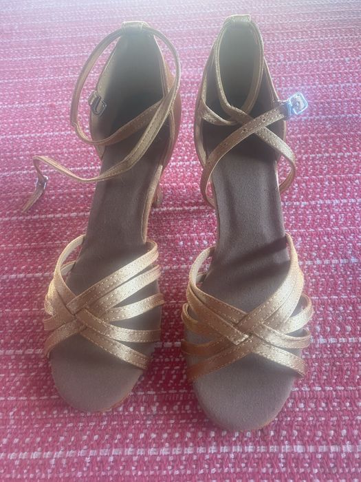 Обувки за спортни танци