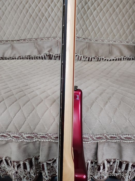 Бас гитара Yamaha бас-гитара TRBX305 CANDY APPLE RED красный