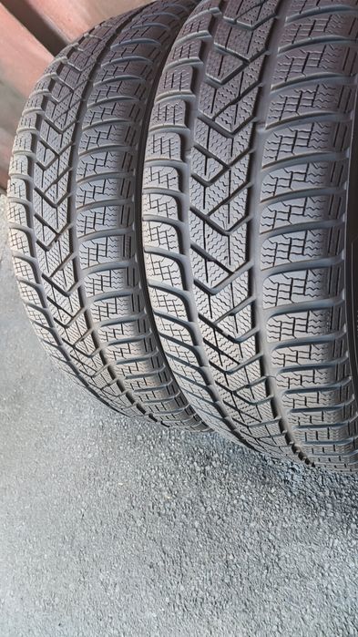 2бр.  зимни гуми 225/45/19 Pirelli Sotto Zero 3
dot24