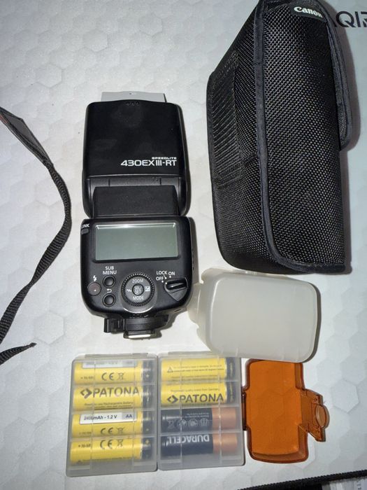 Canon EOS M50 mirrorless, kit full + obiectiv 55-200 + Flash canon 430 RX3 full box