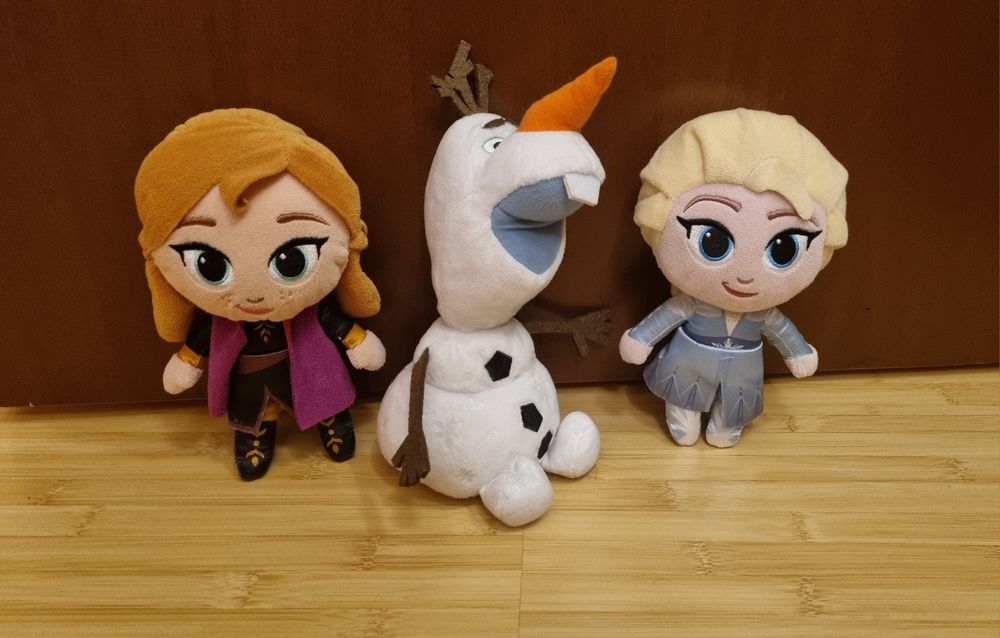 Lot plusuri / jucatii si set Frozen