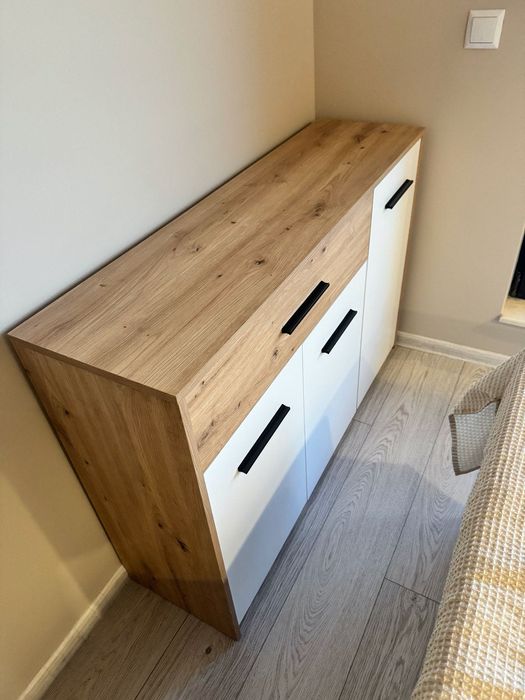 Обзавеждане за спалня - гардероб, скрин, нощни шкафчета