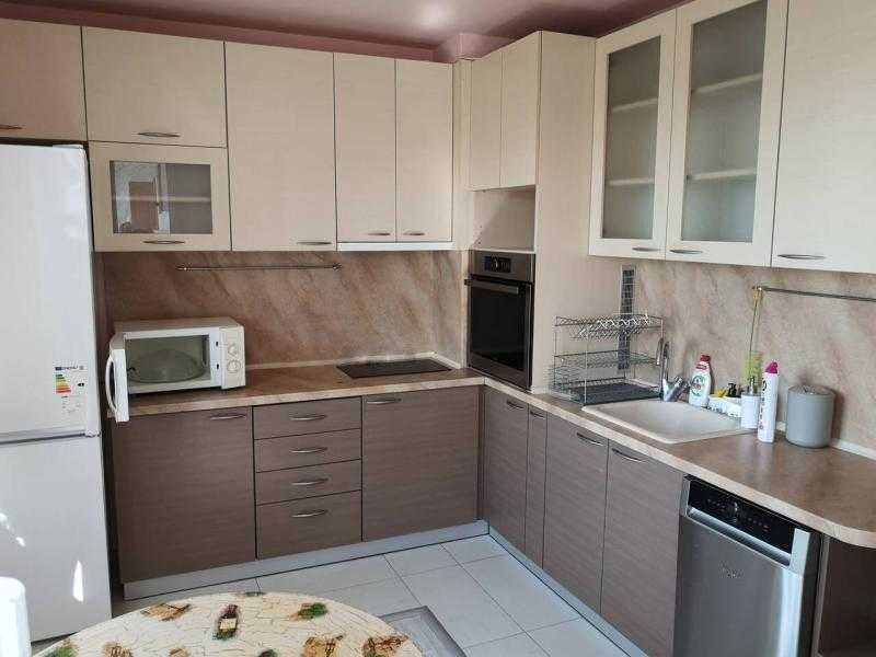 Лукс! Тристаен апартамент до зала Арена! След основен ремонт!