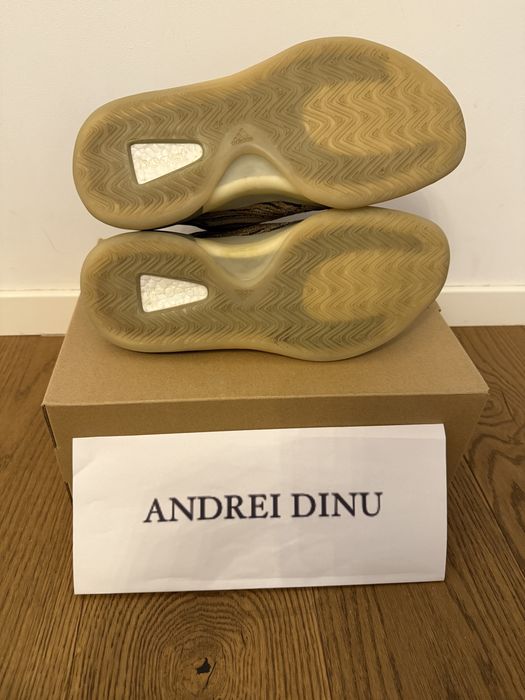 YeezyQNTM 42 2/3