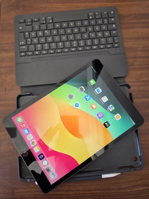 IPad 9 (Gen) 64GB + клаветура