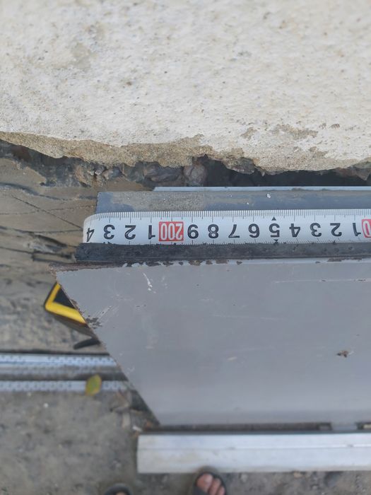 Продам металлическую дверь.