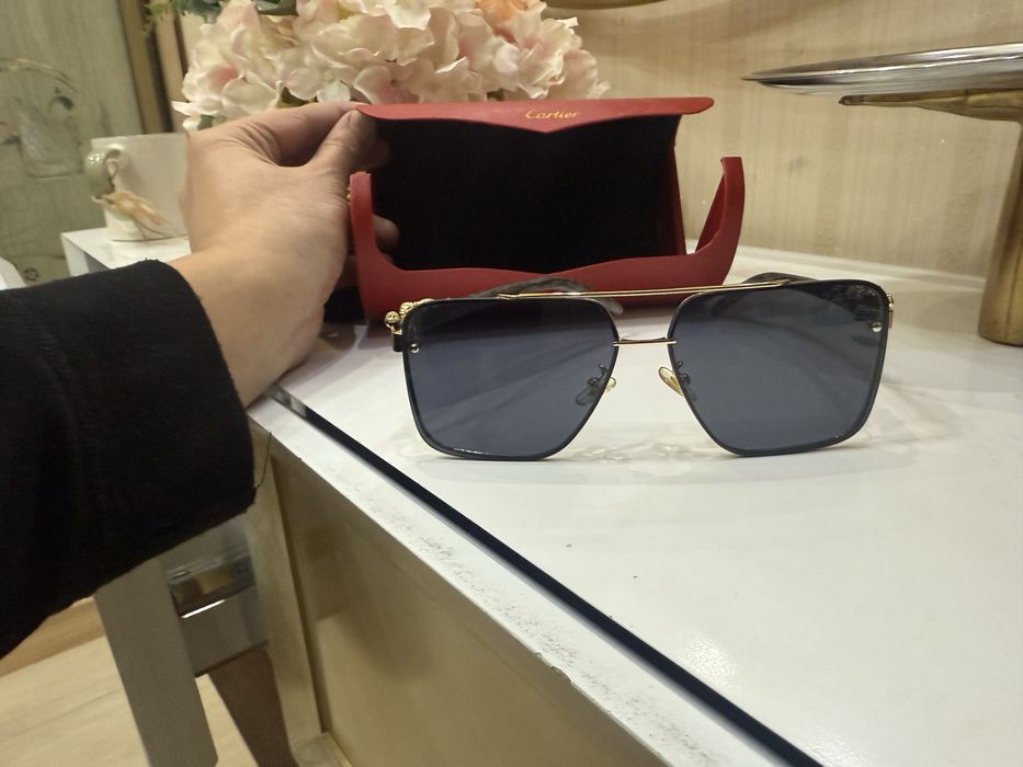 Продаются оргинальный новый солнцезащитные очки Cartier!